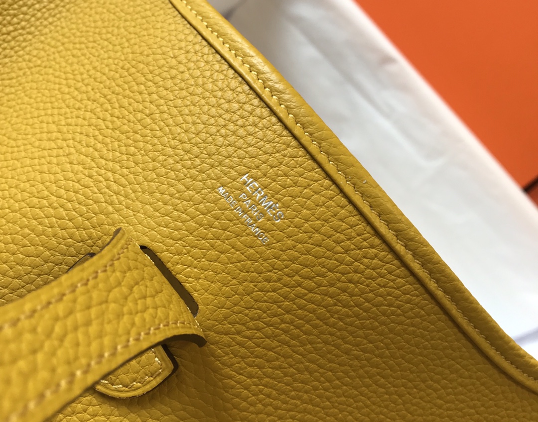 Hermes Evelyne III 29 PM Shoulder Bag In Yellow Clemence Leather